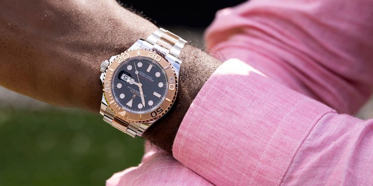 Image 34: Rolex_YachtMaster_Blue_SS-RoseGold_Wrist