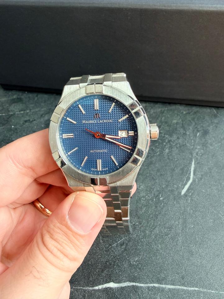 Maurice Lacroix AIKON AI6008-SS002-430