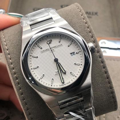 Girard Perregaux Laureato 81000-11-131-11A