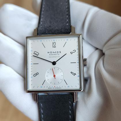 NOMOS Tetra Neomatik 421