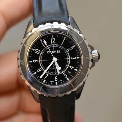 Chanel J12 H0683