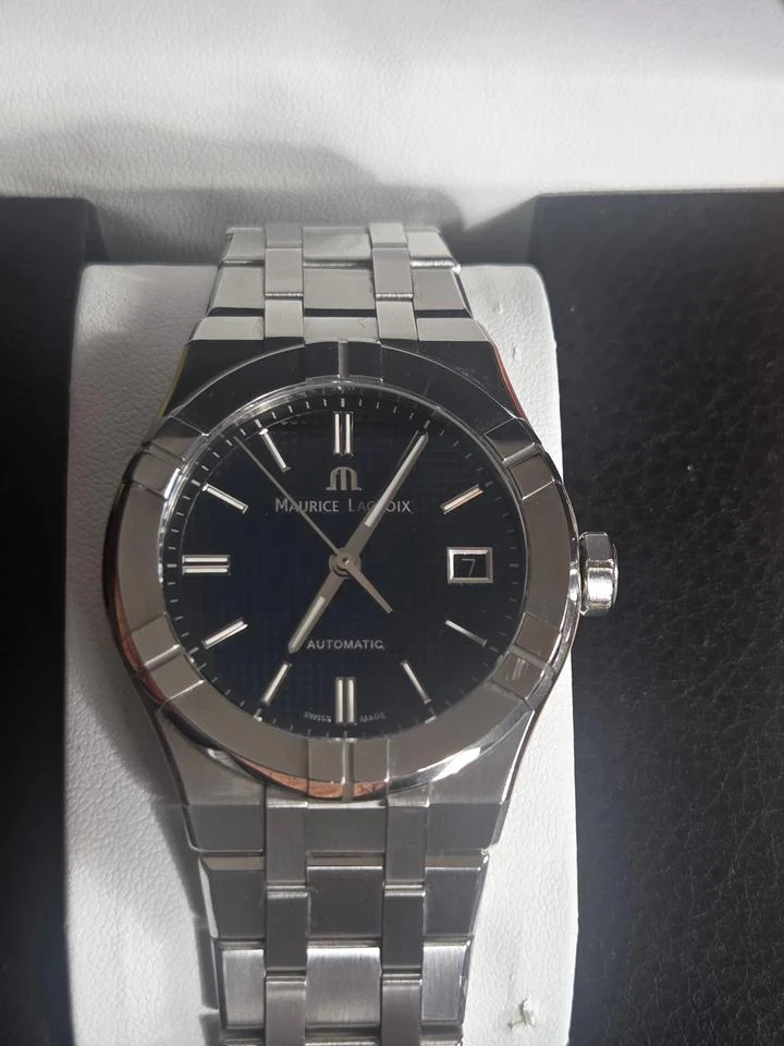 Maurice Lacroix AIKON AI6007-SS002-330-1