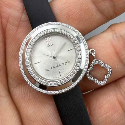 Van Cleef & Arpels Charms VCARO29800