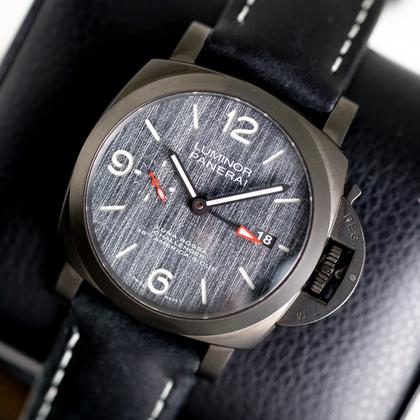 Panerai Luminor Luna Rossa PAM 01036