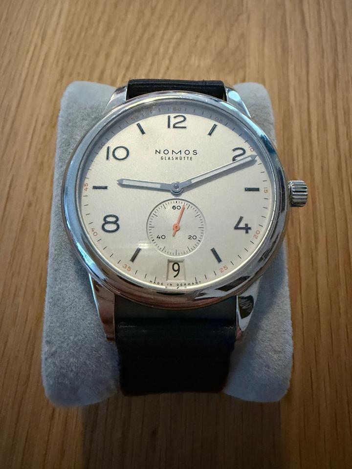 NOMOS Club Automat 775