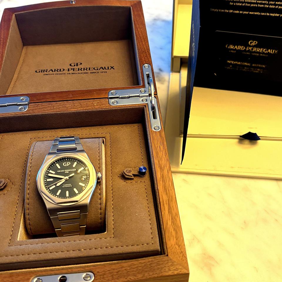 Girard Perregaux Laureato 81010-11-431-11A
