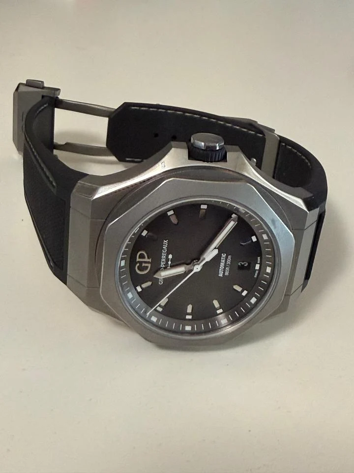 Girard Perregaux Laureato 81070-21-001-FB6A