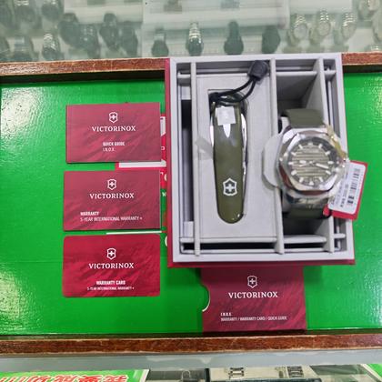 Victorinox Swiss Army I.N.O.X. 242017.1