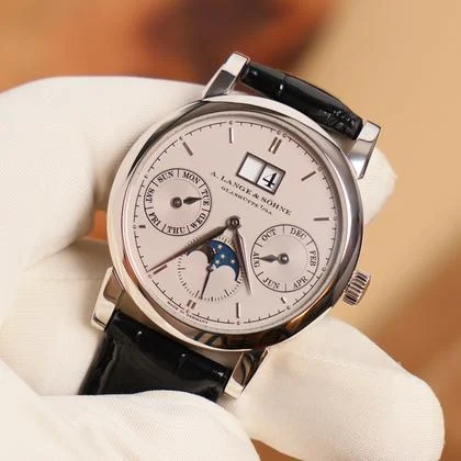 A. Lange & Söhne Saxonia 330.025