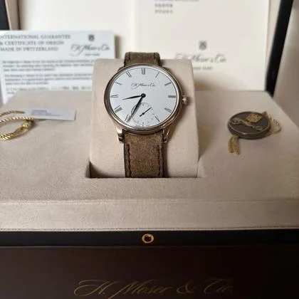 H.Moser & Cie. Venturer 2327-0200