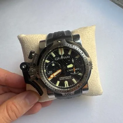 Graham Chronofighter Oversize 2OVEZ.B02B.K10B