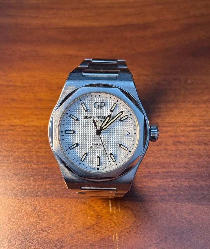 Girard Perregaux Laureato 81010-11-131-11A