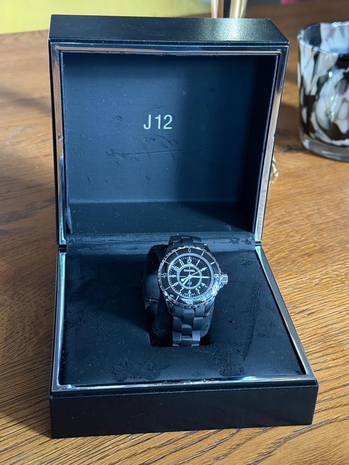Chanel J12 H0681