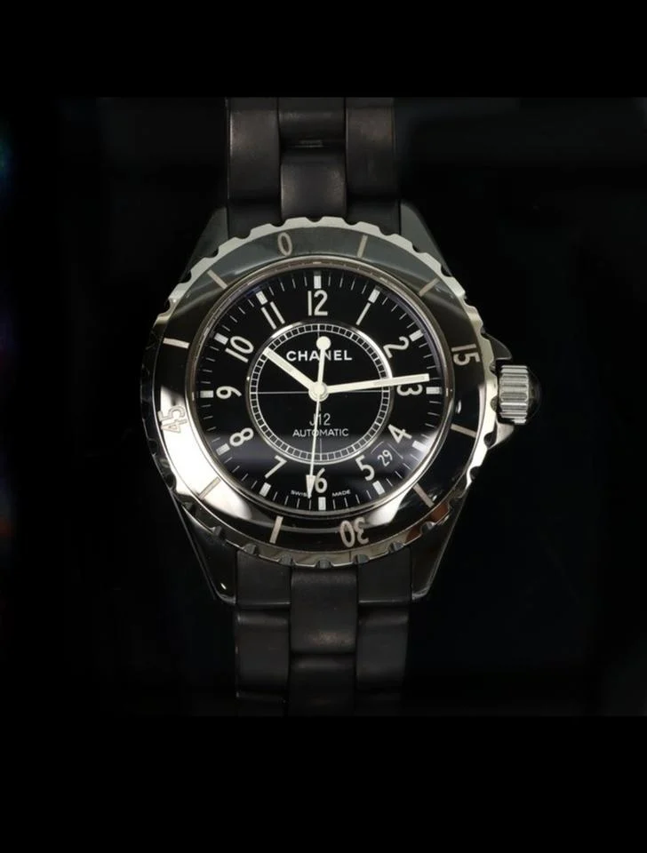 Chanel J12 H0684
