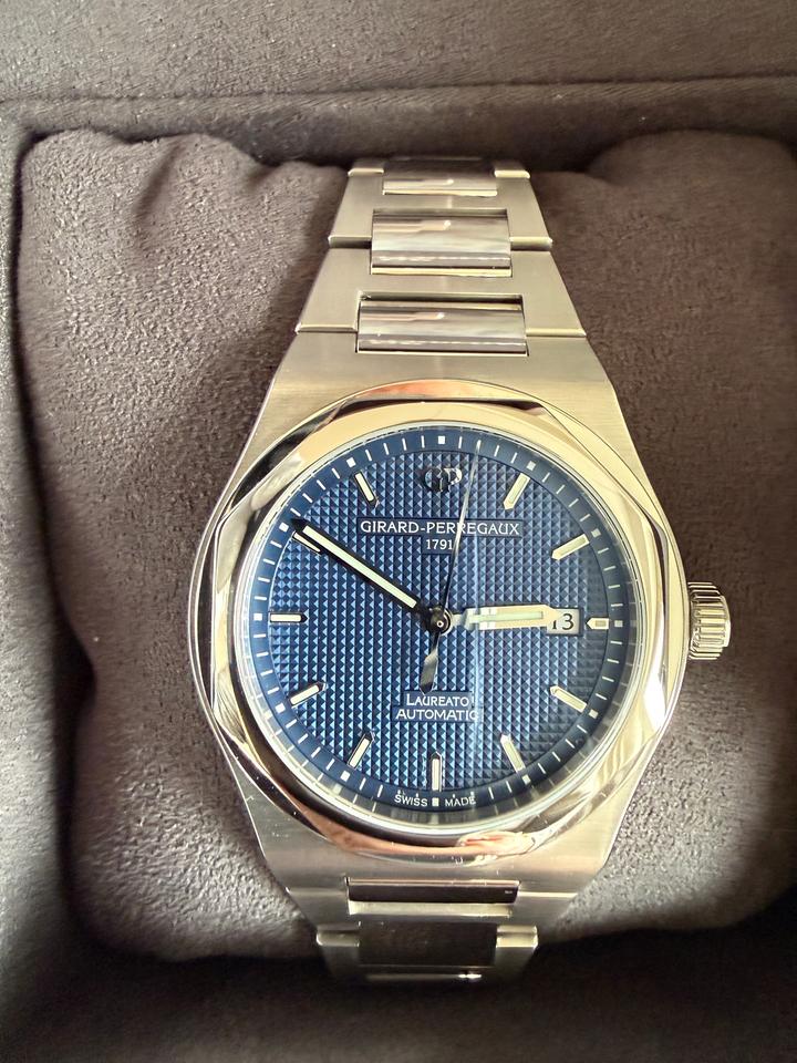 Girard Perregaux Laureato 81000-11-431-11A