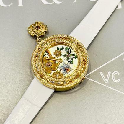 Van Cleef & Arpels Charms VCARO4JU00