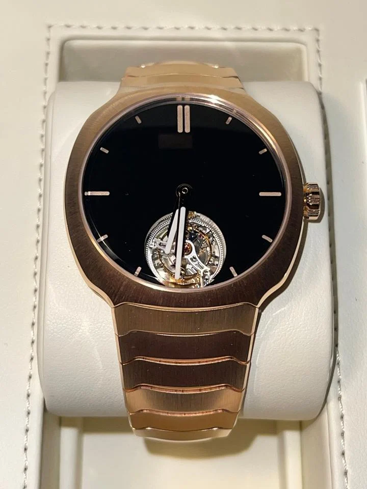 H.Moser & Cie. 6804-0400