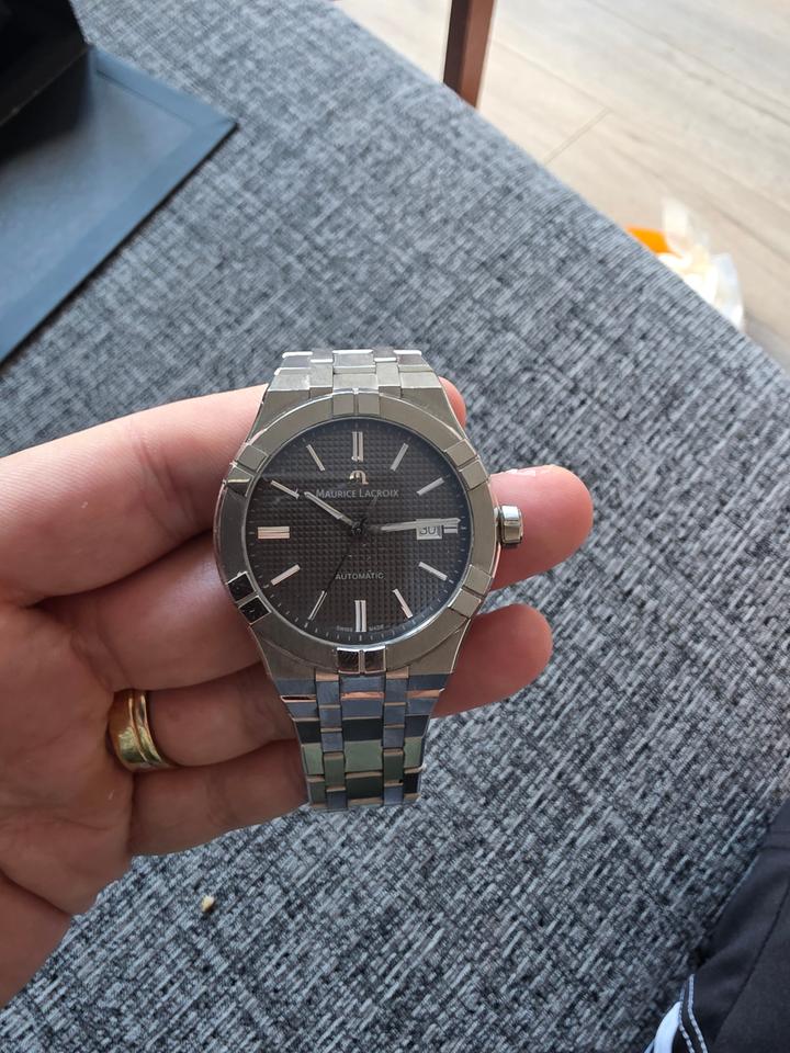 Maurice Lacroix AIKON AI6008-SS00F-230-A