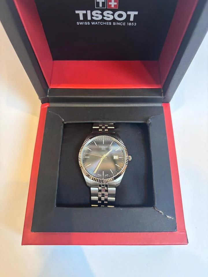 Tissot T1564101104100