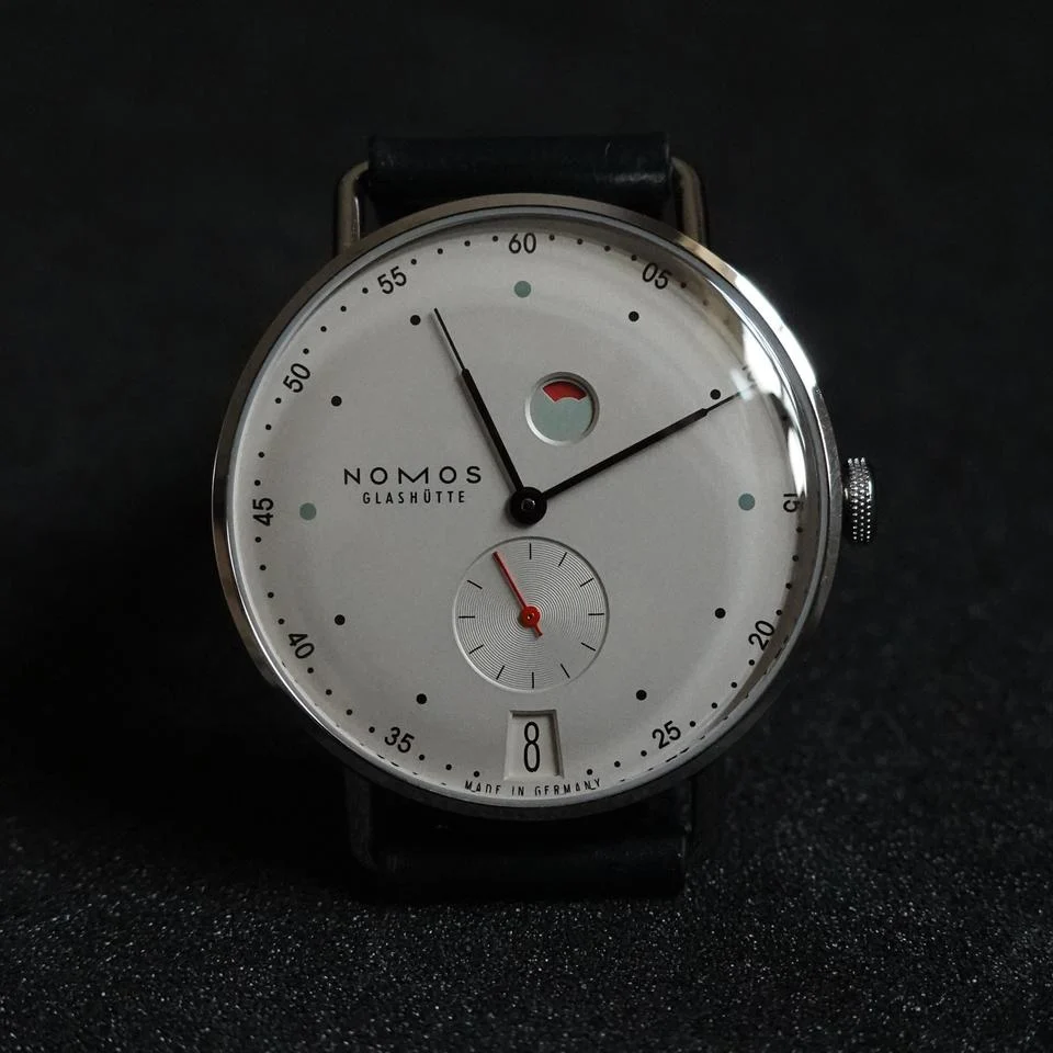 NOMOS Metro Gangreserve 1101