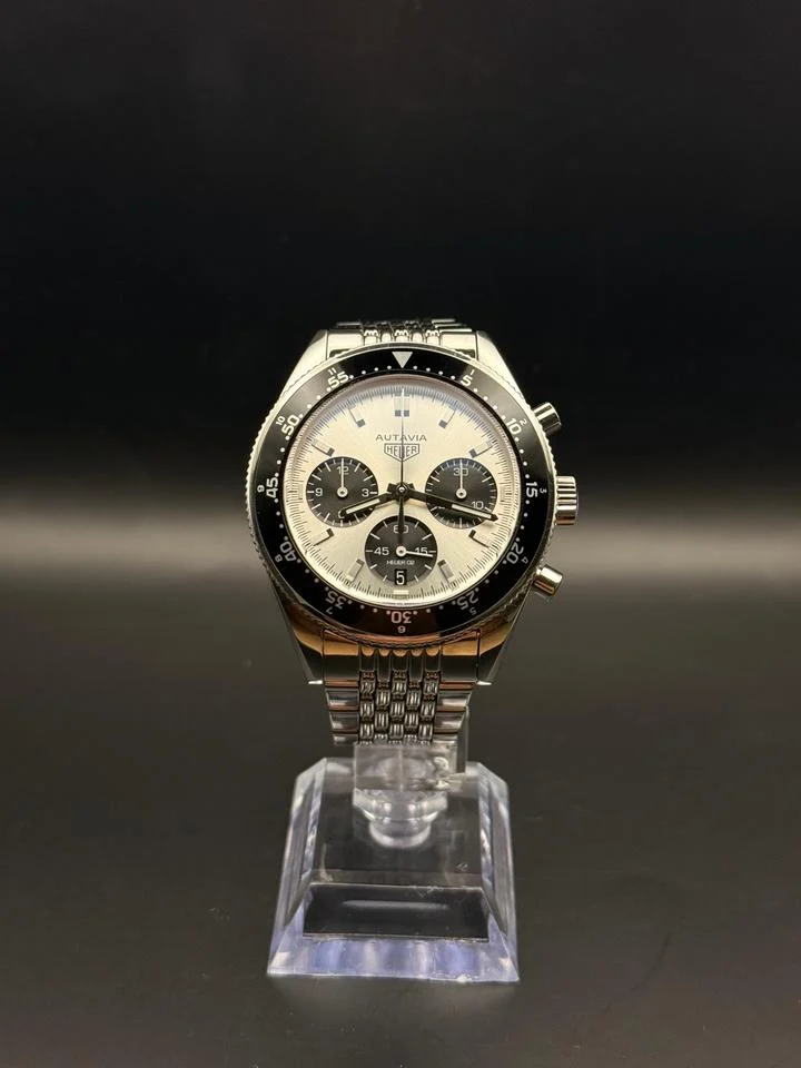 TAG Heuer Autavia CBE2111.BA0687