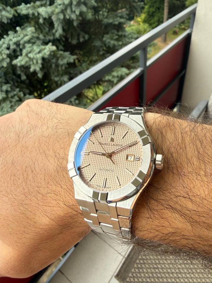 Maurice Lacroix AIKON AI6008-SS002-730-1