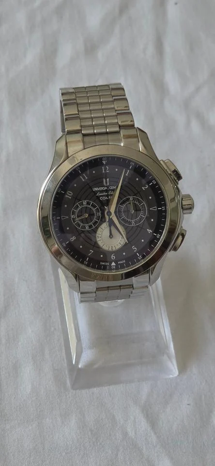 Universal Genève Compax 22705-1