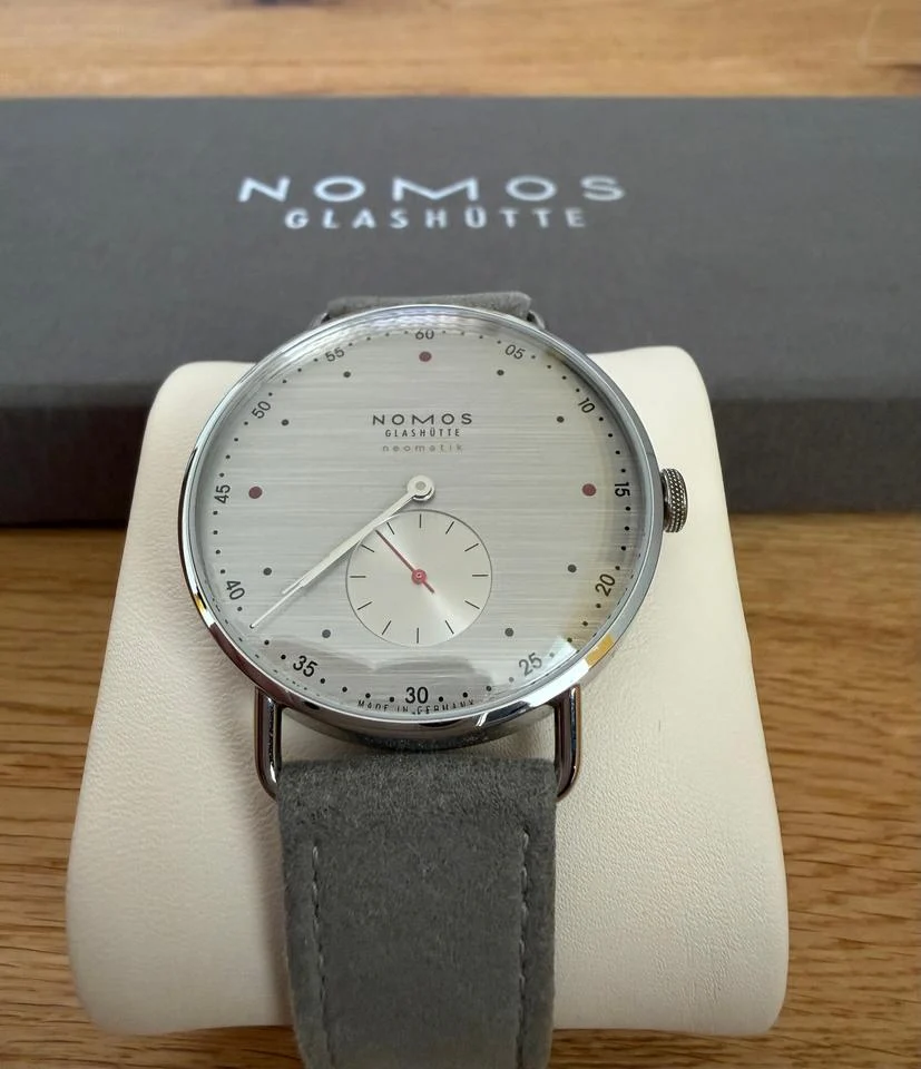 NOMOS Metro Neomatik 1114
