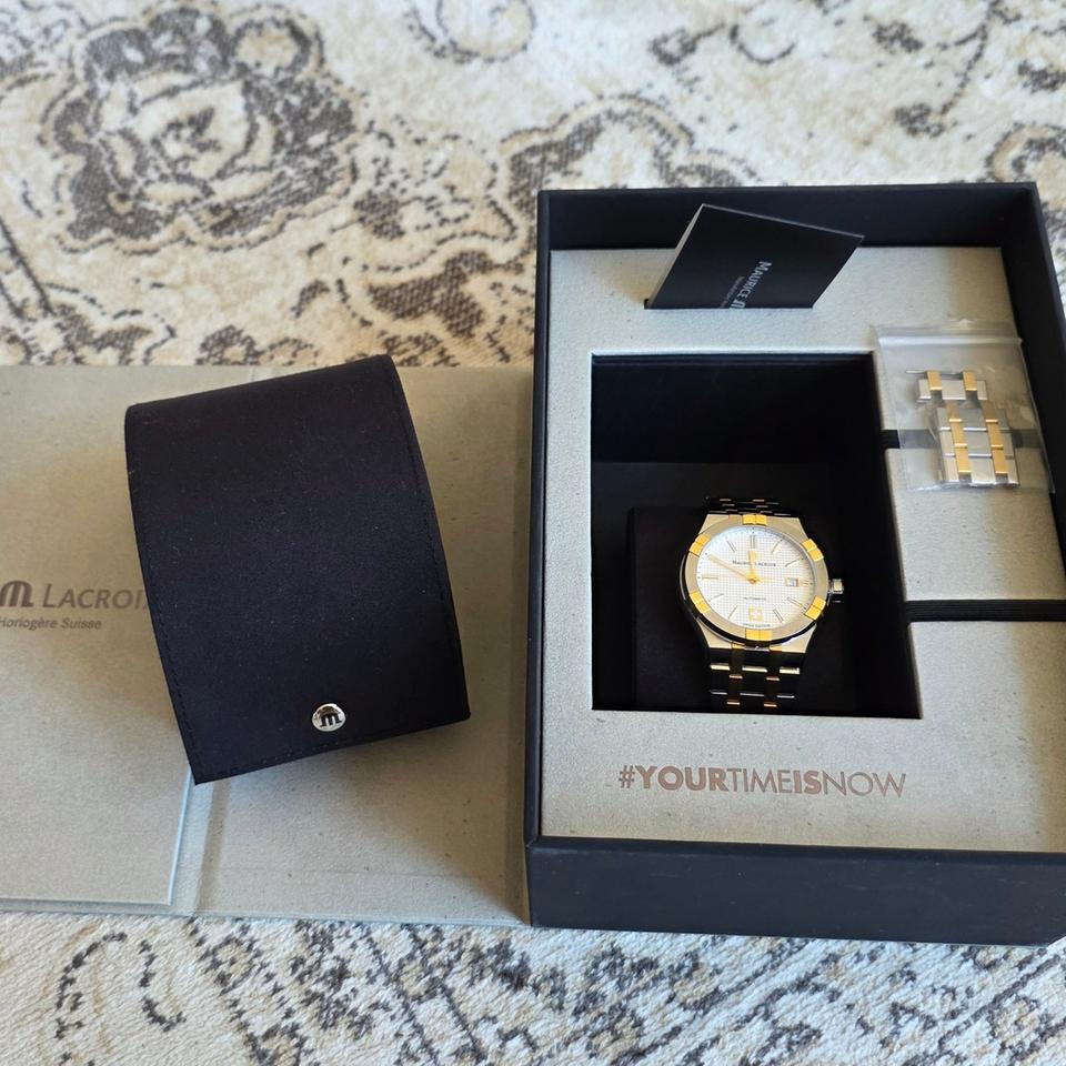 Maurice Lacroix AIKON AI6008-PVY13-130-1