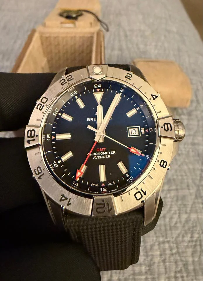 Breitling Avenger A32320101C1X1
