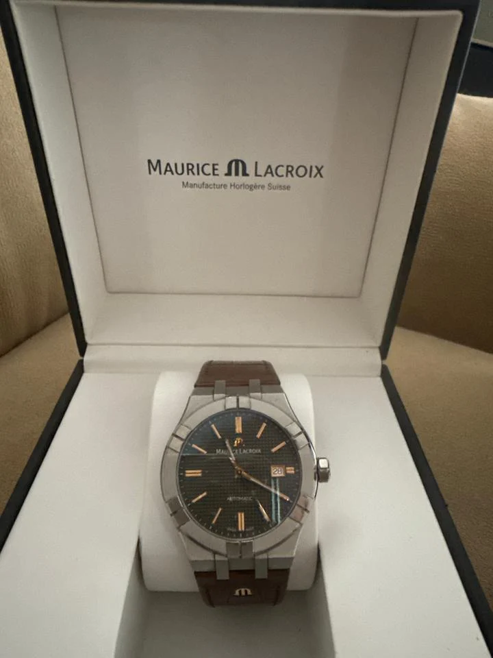 Maurice Lacroix AIKON AI6008-SS001-331-1