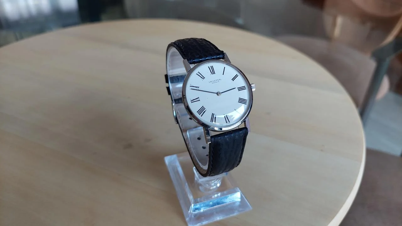 Universal Genève White Shadow 842.109
