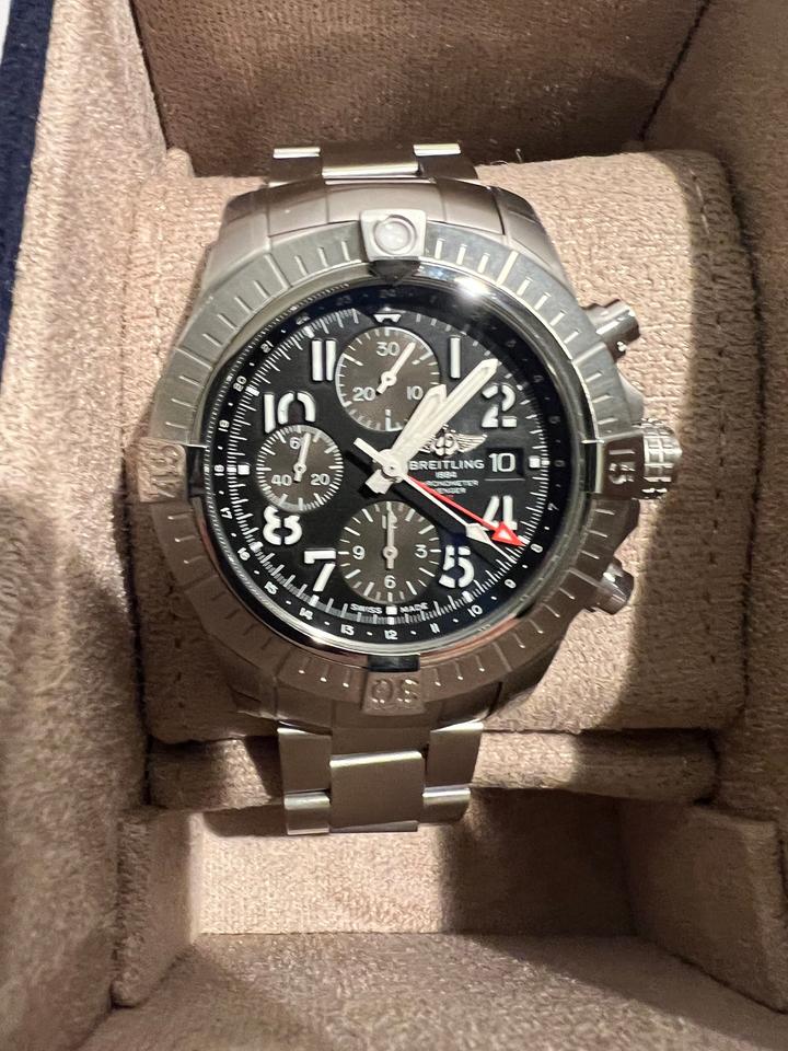 Breitling Avenger A24315101B1A1