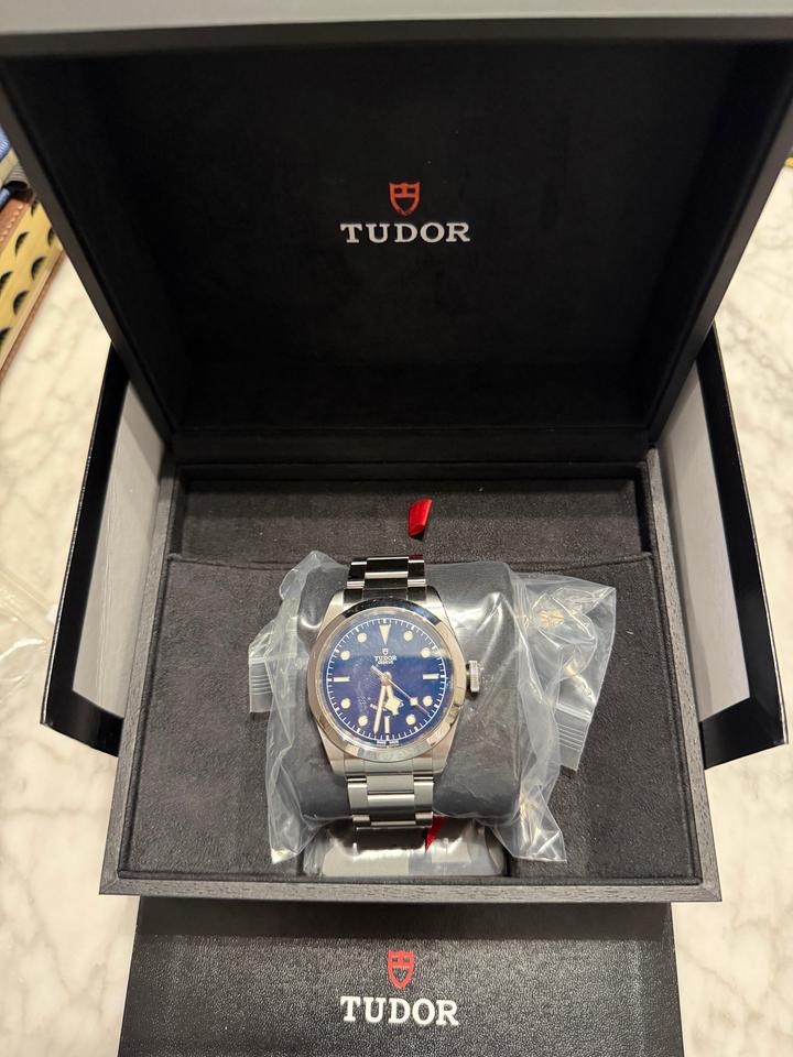 Tudor Black Bay 79540-0004