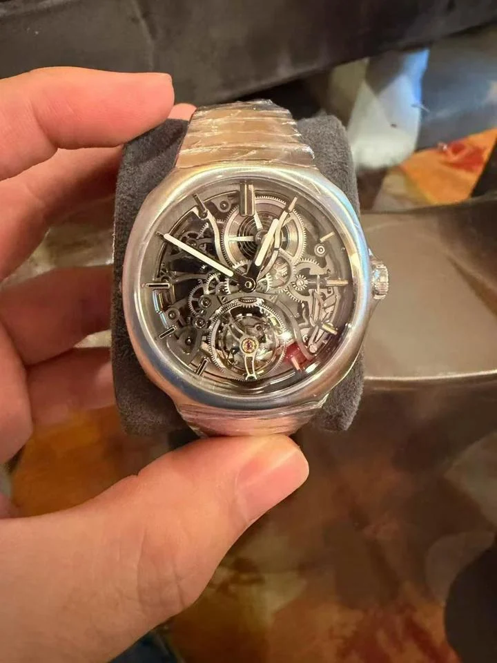 H.Moser & Cie. 6814-1200