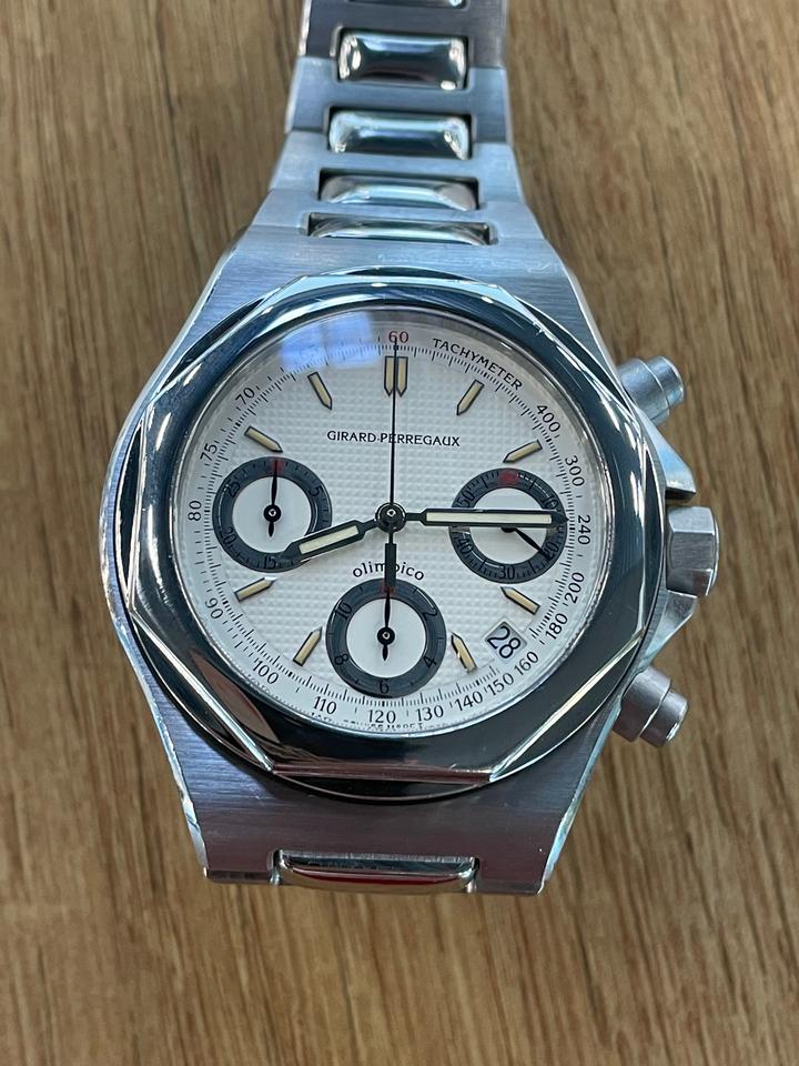Girard Perregaux Laureato 8017