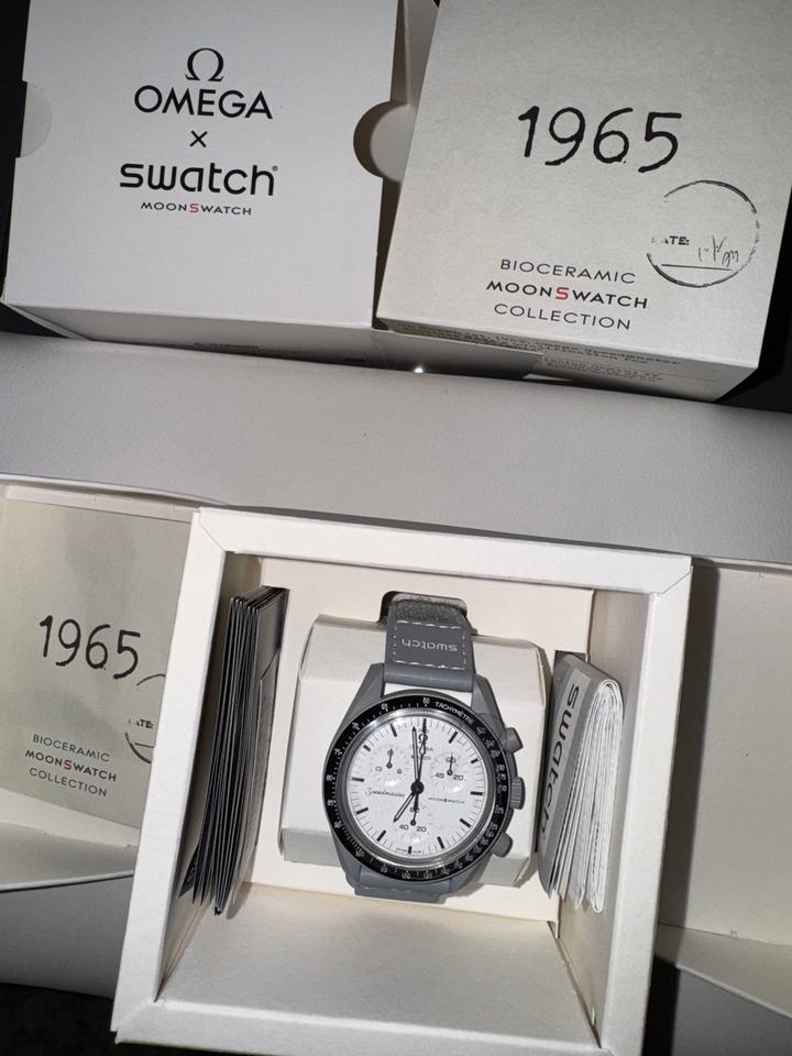 Swatch Moonswatch SO33M106