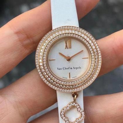 Van Cleef & Arpels Charms VCARO29700