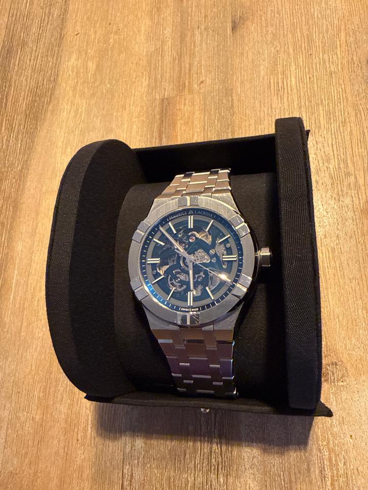 Maurice Lacroix AIKON AI6008-SS002-031-1