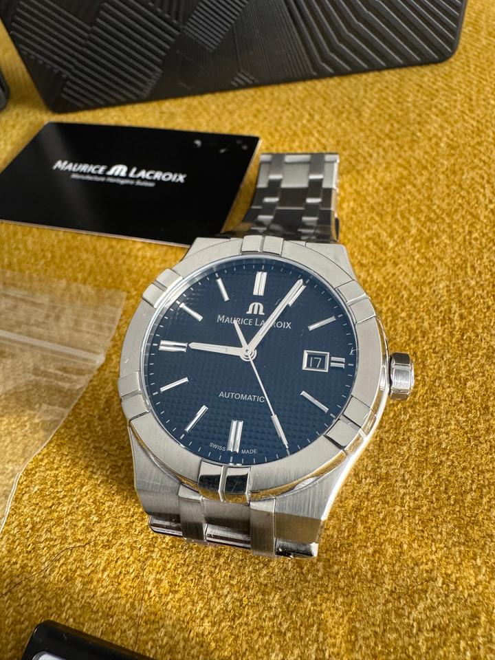 Maurice Lacroix AIKON AI6008-SS002-330-1