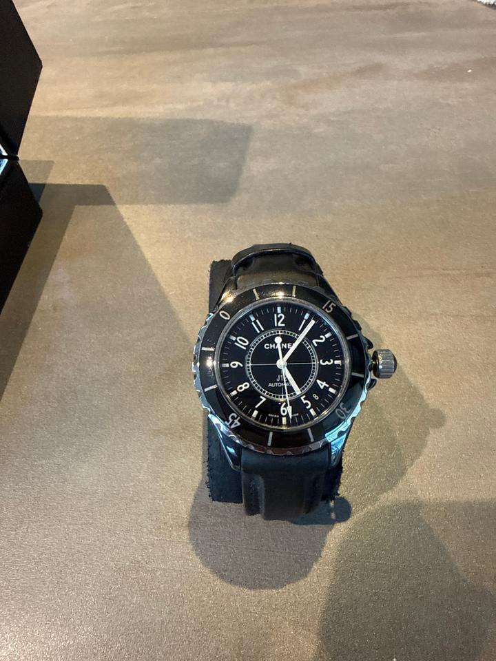 Chanel J12 H0680