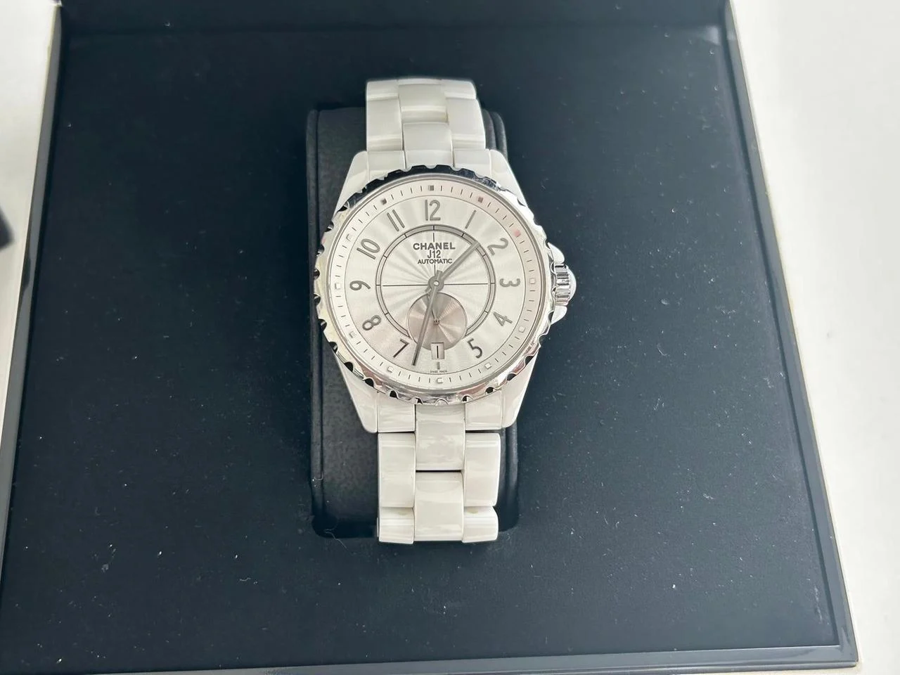Chanel J12 H3837