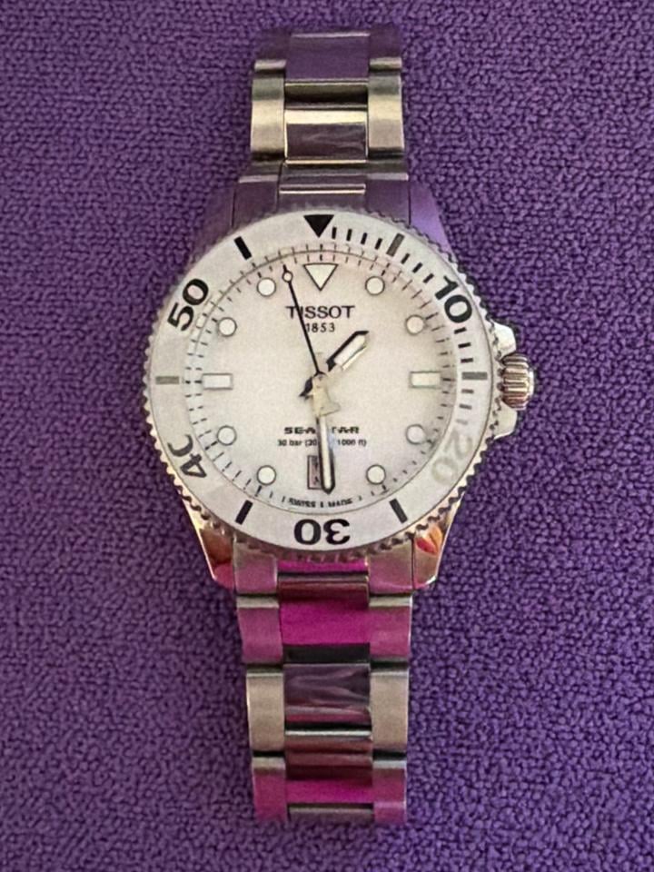 Tissot Seastar 1000 T120.210.11.011.00